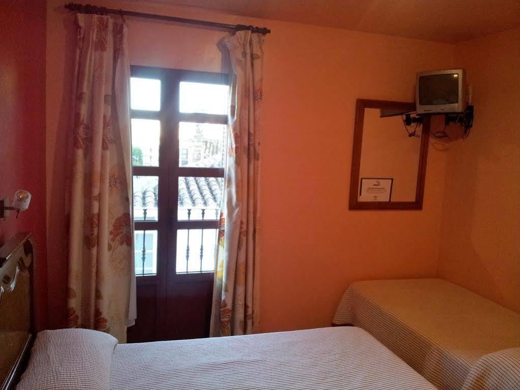 Hostal Rio De Oro Alcala La Real Exterior photo